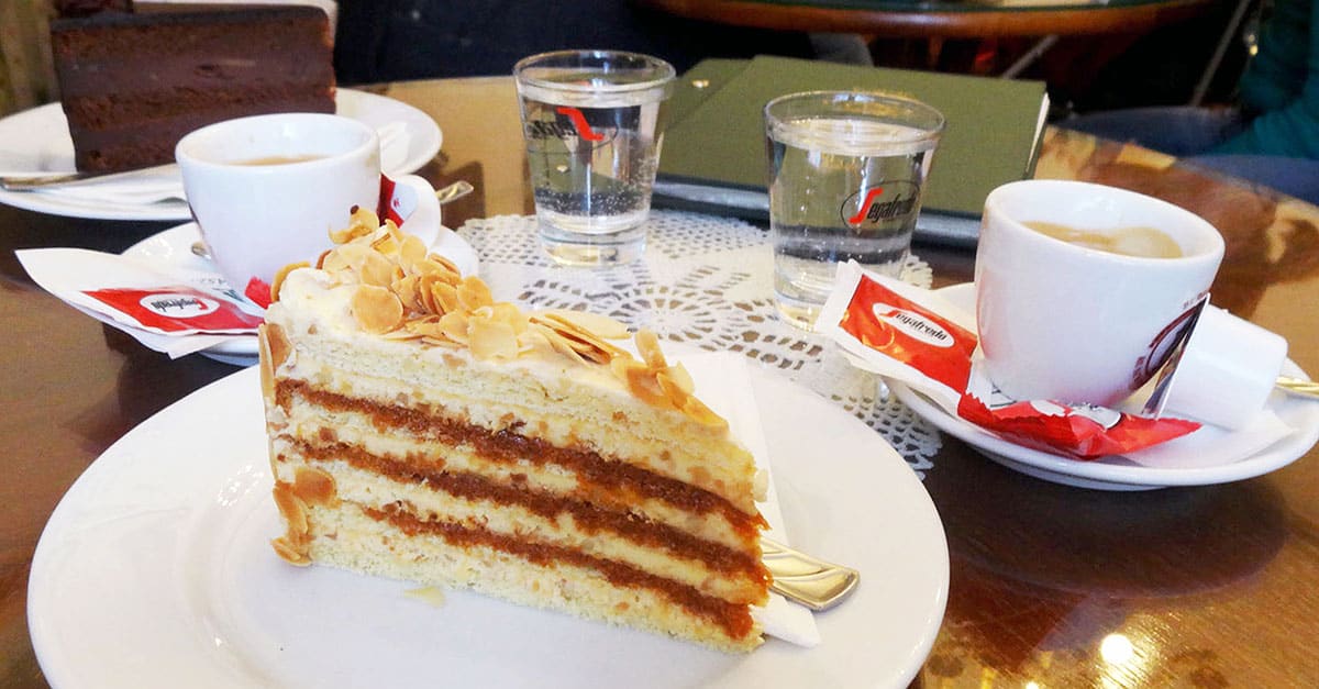 Where to find the BEST cafes, cakes, and sweets in Budapest, Hungary!